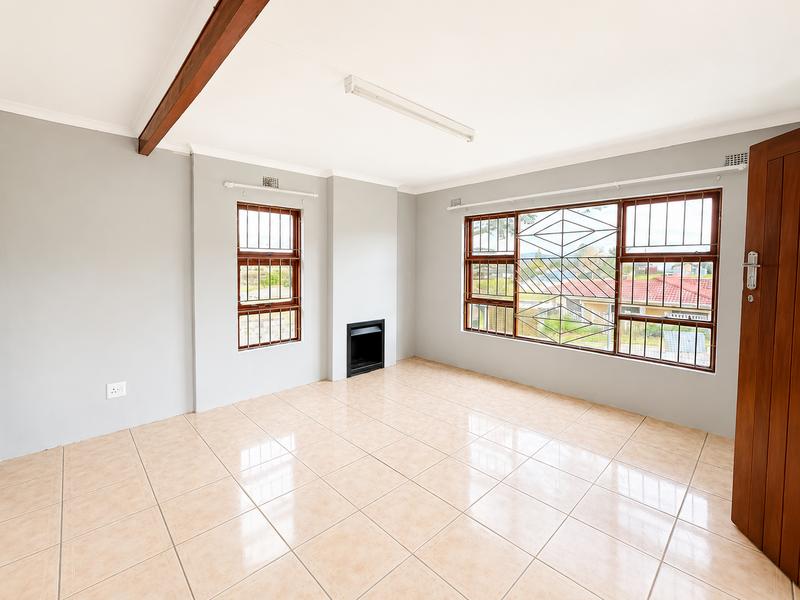 To Let 4 Bedroom Property for Rent in Northcrest Eastern Cape